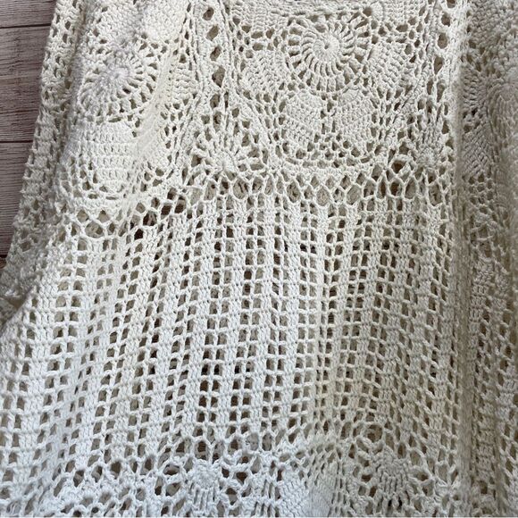 VINTAGE INTERNATIONAL SPORTSWEAR CROCHETED FRINGE SWEATER‎ IN CREAM - Picture 8 of 10